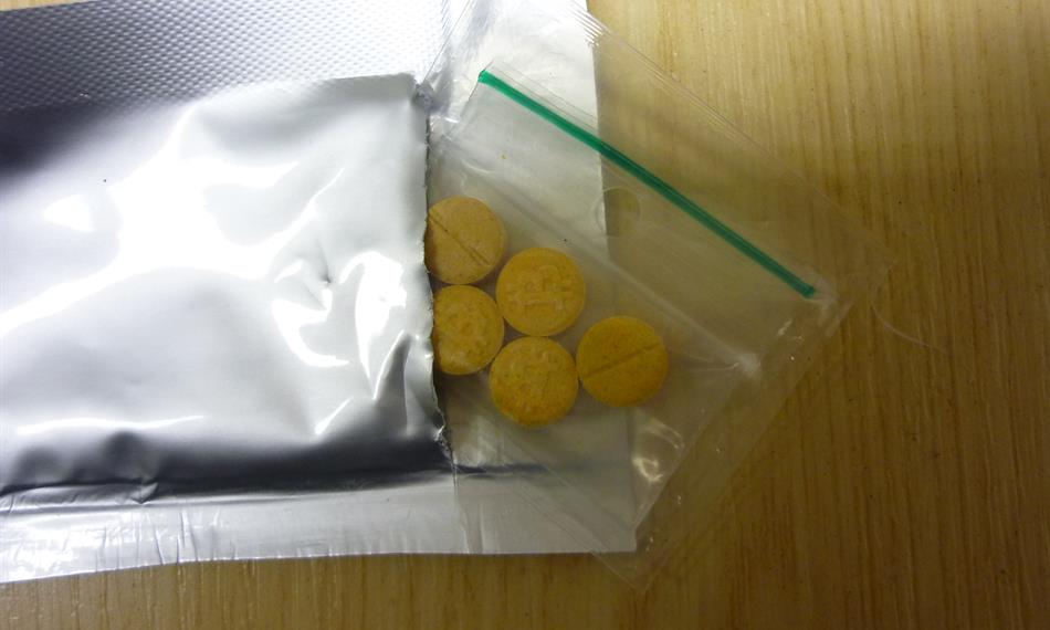 2016-2-1-1145drogy extáze.JPG